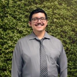 Ricky Flores headshot
